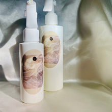 Load image into Gallery viewer, White Linen 8 oz room &amp; linen spray
